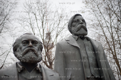 Pomnik Karl Heinricha Marx i Frederyk Engelsa na Marxengelsforum...