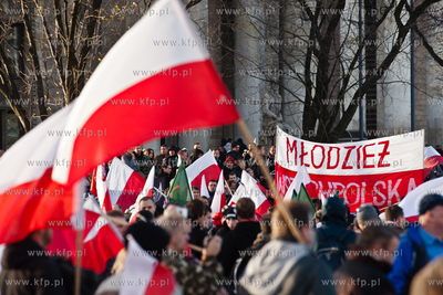 Warszawski "Marsz Niepodległosci" organizowany przez...