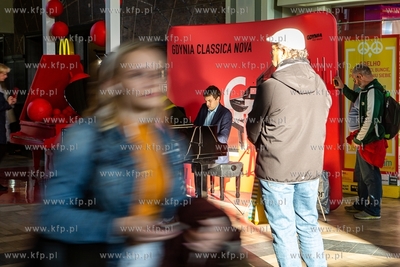 Hol Główny Dworca PKP w Gdyni. Festiwal Gdynia Classica...