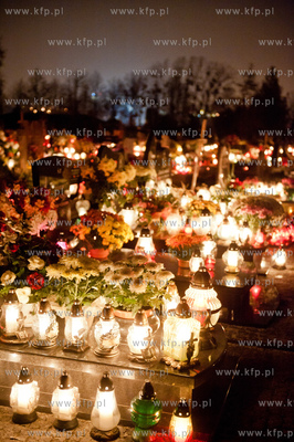 Gdansk. Cmentarz lostowicki. Swieto Wszystkich Swietych....