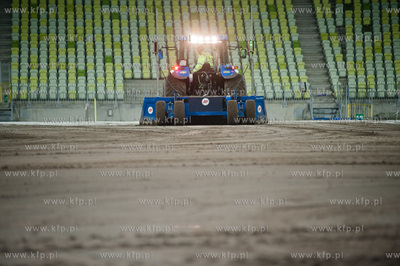 Gdansk. Stadion PGE Arena. Wymiana murawy przed meczem...