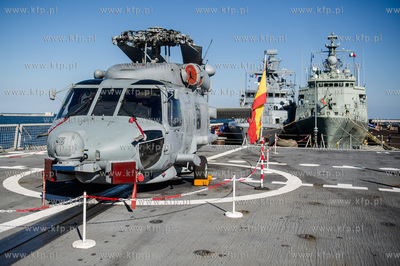 Gdynia. Nabrzeże Francuskie. Wizyta robocza fregaty...