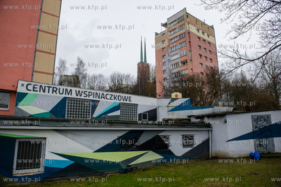 Gdynia. Budynek starej kotlowni na ul. Partyzantow...