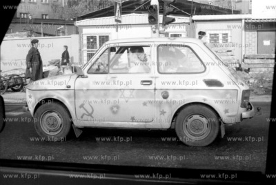 Pomalowany w rozne wzorki samochod fiat 126p popularny...