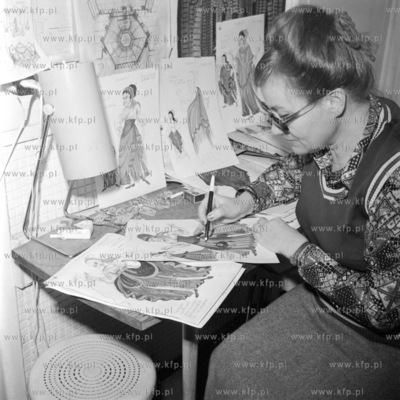 Jadwiga Pożakowska, scenograf Teatru Wybrzeże w Gdańsku....