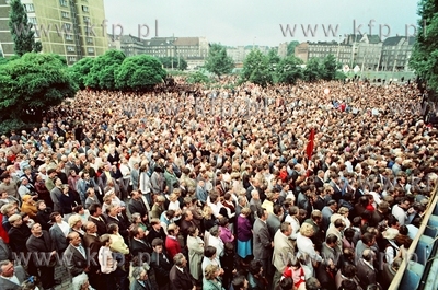 Strajk w Stoczni Gdanskiej im. Lenina Nz. mieszkancy...