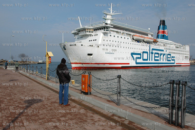 Prom pasazersko-samochodowy m/f "Scandinavia" wchodzi...