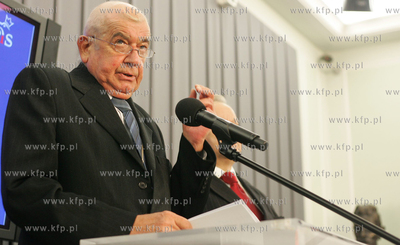 Warszawa - konferencja prasowa PIS w sprawie prywatyzacji...