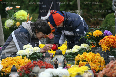 Swieto Wszystkich Swietych na cmetarzu w Kolobrzegu.
01.11.2008
Fot....
