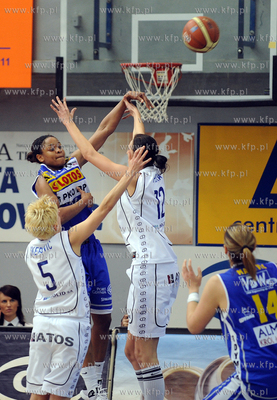 Krakow. Polfinal Play Off ekstraklasy koszykarek Wisla...