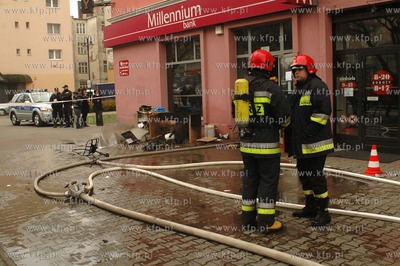 Elblag. Okolo godziny 10 w banku Millenium przy ul....