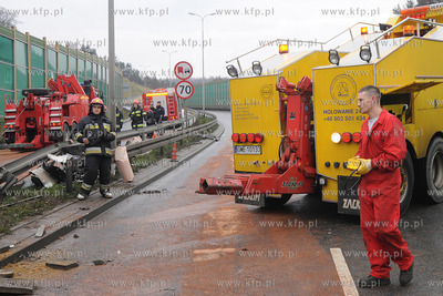 Gdynia. Z niewyjasnionych przyczyn samochod ciezarowy...