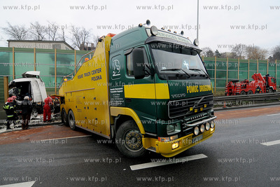 Gdynia. Z niewyjasnionych przyczyn samochod ciezarowy...