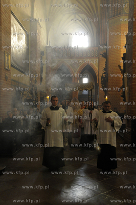 Nabozenstwo meki Panskiej w Wielki Piatek w Katedrze...