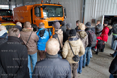 30 najaktywniejszych fanow lotniska na facebooku mialo...