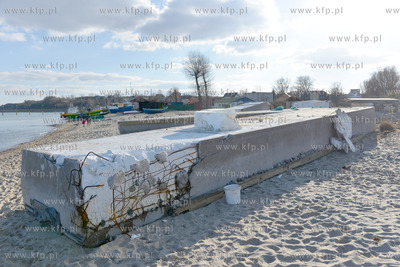 Mechelinki gm. Kosakowo (pow. Puck) Ogromne betonowo...