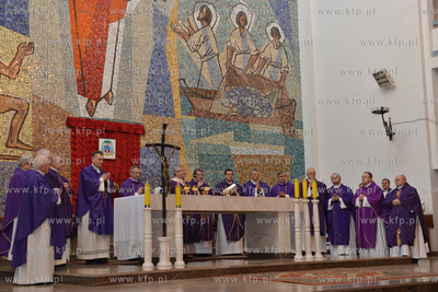 Gdynia. Msza swieta i uroczystosc podpisania aktu erekcyjnego...