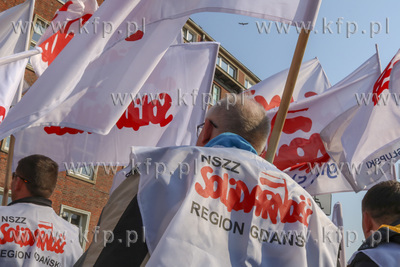 Protest NSZZ Solidarności pod Urzędem Wojewódzkim...