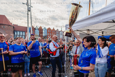 Gdańsk.  XIV Regaty Smoczych Łodzi na Motławie....