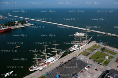 Gdynia w przeddzien Zlotu Zaglowcow 28.06.2009 fot....