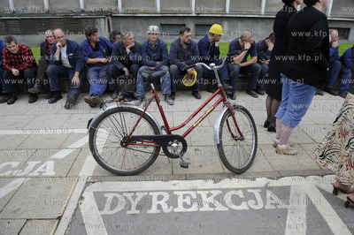 Protest stoczniowcow ze Stoczni Gdynia w związku z...
