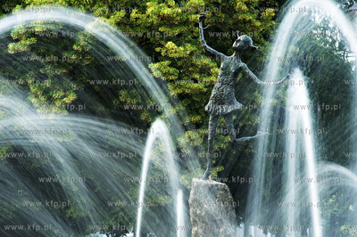 Fontanna na Placu Wybickiego w Gdansku Wrzeszczu. 6.07.2009...