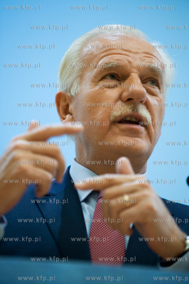 Spotkanie Andrzeja Olechowskiego ze studentami na Wydziale...