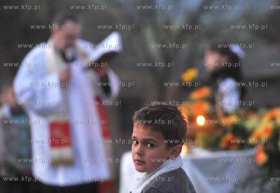 Poswiecenie nowego krzyza i nabozenstwo majowe we wsi...