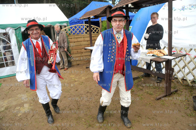 Kaszubskie dozynki powiatu kartuskiego w Zukowie. 5.09.2010...