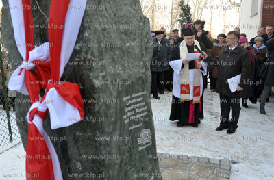 Uroczystosci nadania szkole podstawowej w Niestepowie...