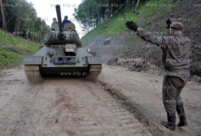 Wyburzanie Mostku Weisera Dawidka na gdanskiej Strzyzy....