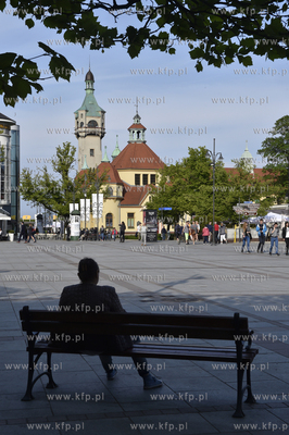 Sopot. Latarnia Morska i plac Przyjaciół Sopotu....