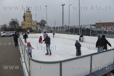 Nowy Port. Port Gdańsk otworzył darmowe lodowisko...