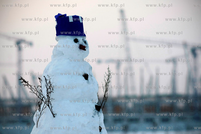 Gdansk Letnica. Balwan, w tle stadion pilkarski w budowie.
17.02.2010
fot....