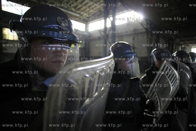 Stocznia Gdańsk. Zespol Big Cyc realizuje teledysk...