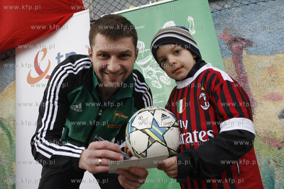 Gdansk Zaspa. Pilkarski turniej dzikich druzyn Do przerwy...