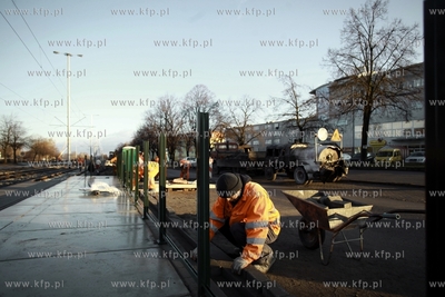 Gdansk. Remont torowiska wzdluż brzeznianskiego odcinka...