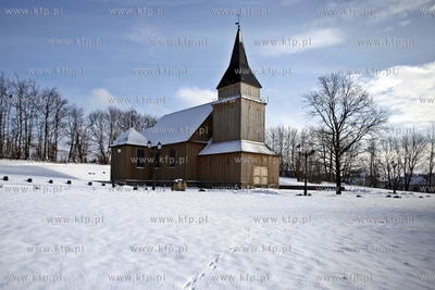 Sierakowice. Zabytkowy, drewniany kosciol sw. Marcina.
07.02.2013
fot....