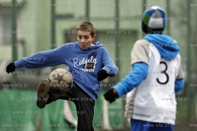 Gdansk Zaspa. Pilkarski turniej dzikich druzyn Do przerwy...