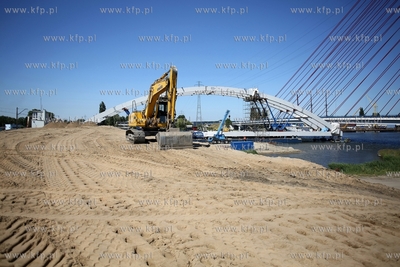 Gdańsk. Budowa mostu kolejowego na Martwej Wiśle.
03.07.2015
fot....