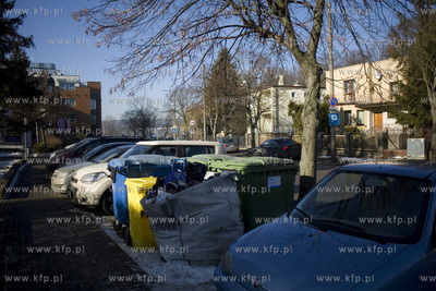 Śmietnik przy al. Legionów w Gdyni.
15.02.2017
fot....