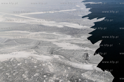 Zamarznięta Zatoka Pucka w okolicach Rewy.
19.01.2026
fot....