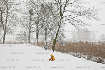 Zima w Gdansku, obfite opady sniegu na teranach spacerowych...