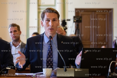 XII sesja Rady Miasta Gdańska. Nz. Kacper Płażyński....