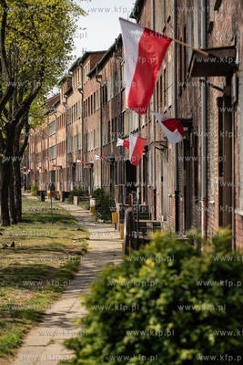 Gdańsk Wrzeszcz. Flagi przy ulicy Kociuszki.  2 maja...