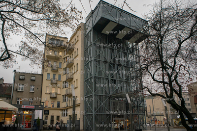 Gdynia. Infobox na Skwerze Stefana Żeromskiego. 17.11.2021...