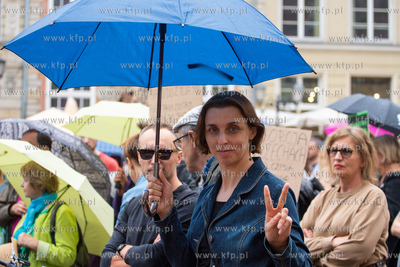 Gdańsk, okolice Dworu Artusa. Ani Jednej Więcej!...