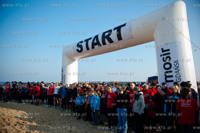 Gdansk. Plaza w Brzeznie. Gdansk Biega 2011.
Na start...