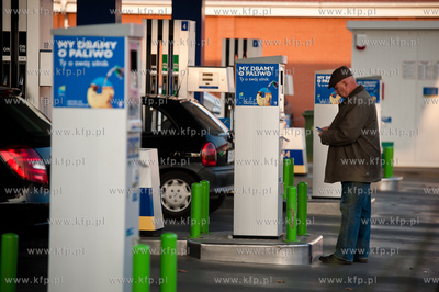 Gdansk. Wrzeszcz. Samoobsllugowa stacja paliw Neste...