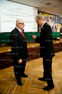 Gdansk. Historyczna sala BHP. Wreczenie odznaczen panstwowych,...